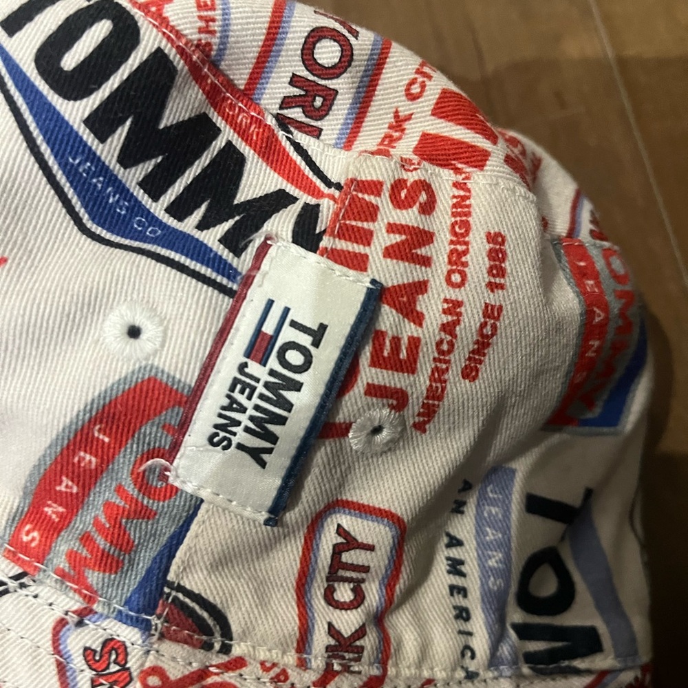 Tommy Hilfiger Black Bucket Hat reversible - Picture 4 of 5